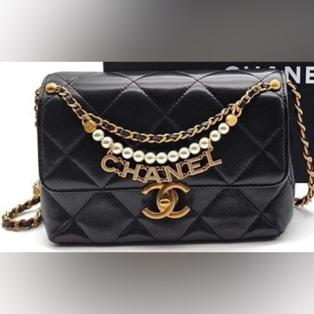 Beaute VIP Gift Black CC Crossbody Bag
